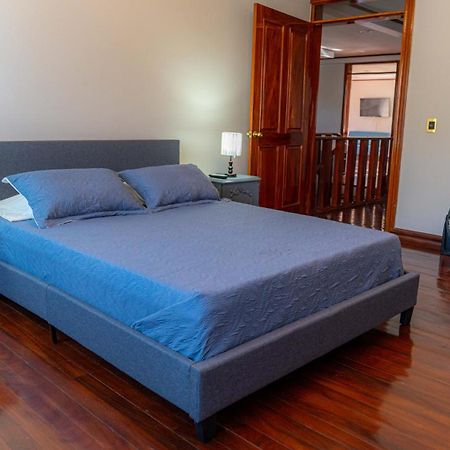 Bed and Breakfast Casa Familiar la Tortuga Heredia Exterior foto