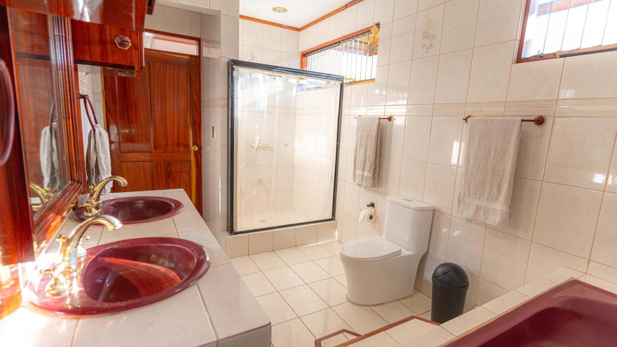 Bed and Breakfast Casa Familiar la Tortuga Heredia Exterior foto