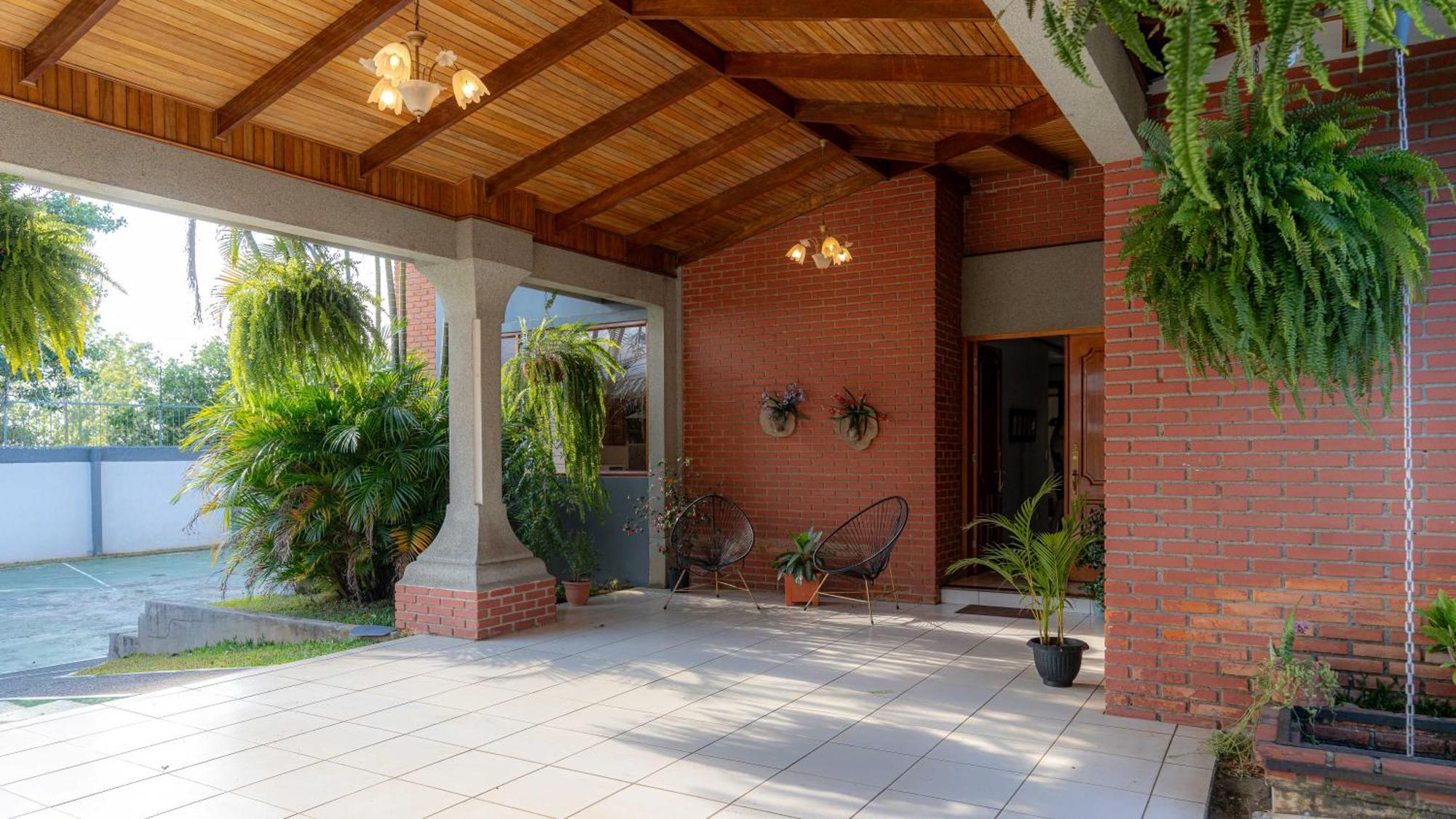 Bed and Breakfast Casa Familiar la Tortuga Heredia Exterior foto
