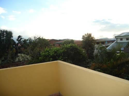 Bed and Breakfast Casa Familiar la Tortuga Heredia Exterior foto